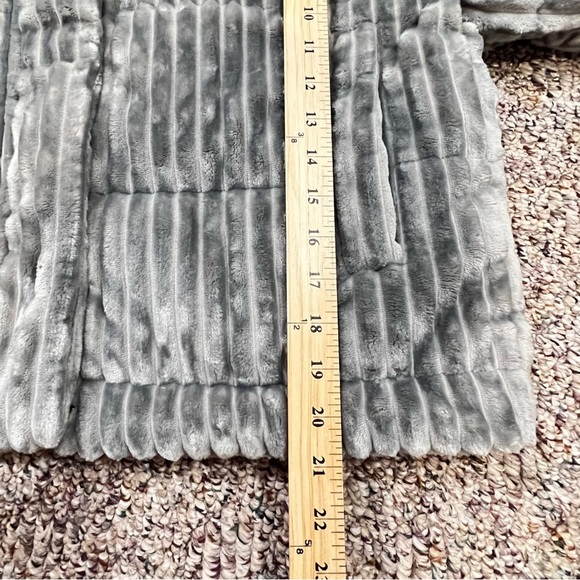 American Eagle Women’s Small Gray Soft Ribbed Textured Puffer Coat Jacket New - Picture 14 of 16